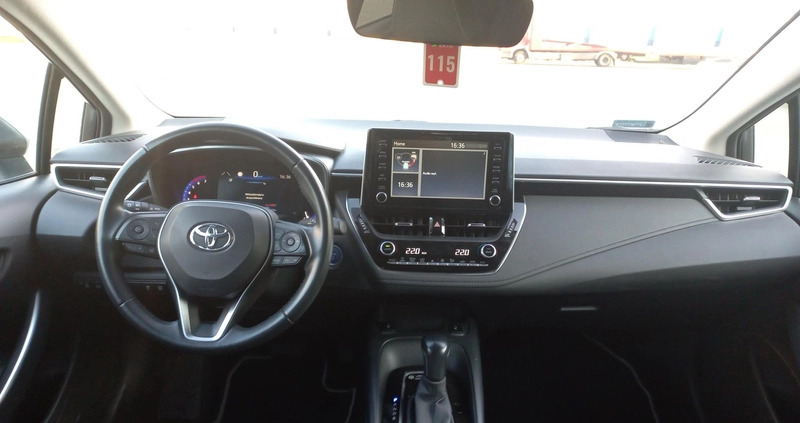 Toyota Corolla cena 104900 przebieg: 43111, rok produkcji 2021 z Kartuzy małe 172